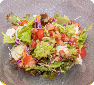 モッツァレラとカリカリベーコンサラダ